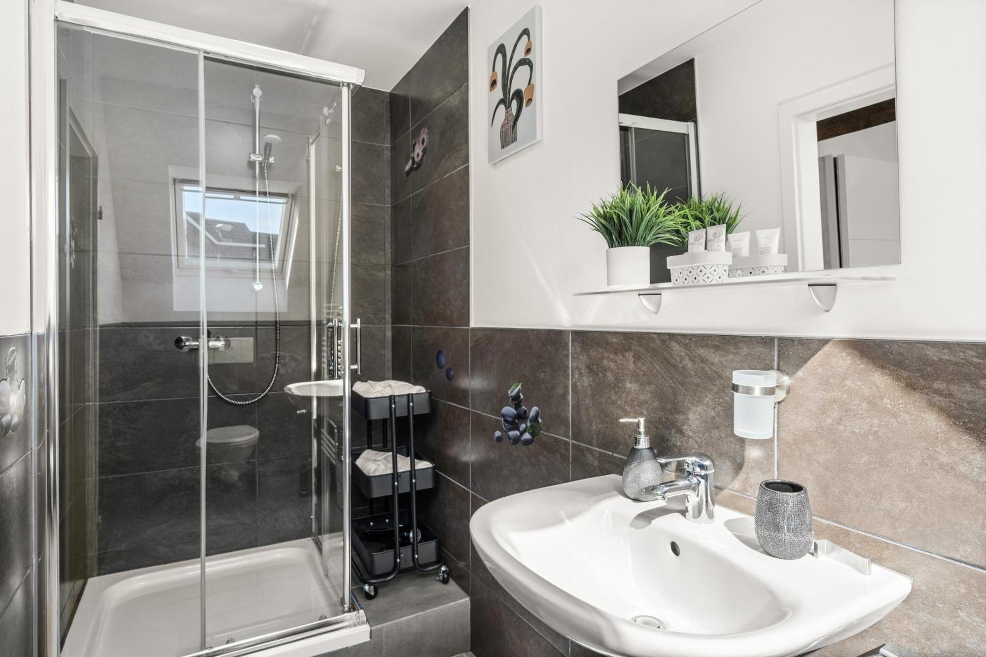 Mola Apartments-Charmante Ferienwohnung Im Herdecke Zentrum Fuer 3 Personen-Grosse Dachterrasse-Grill-Gratis Parken-Wlan מראה חיצוני תמונה